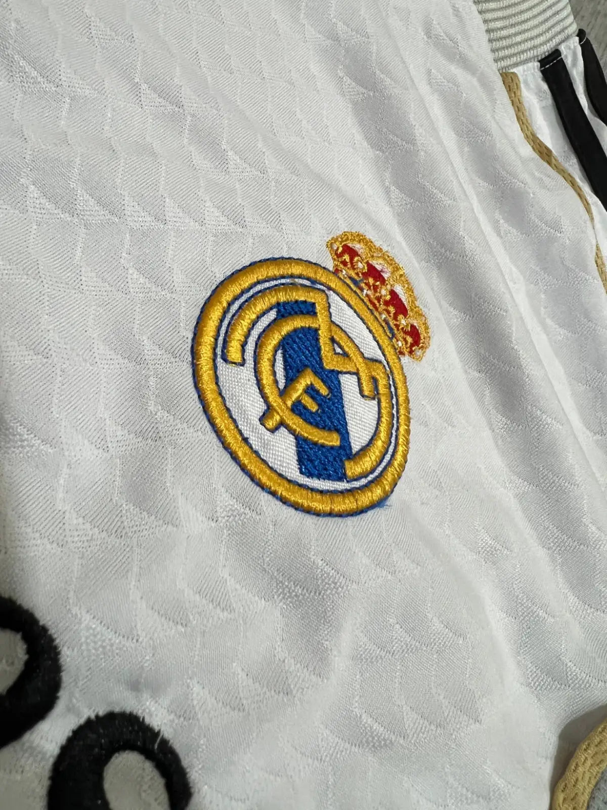 قميص ريال مدريد الأساسي 2025/26