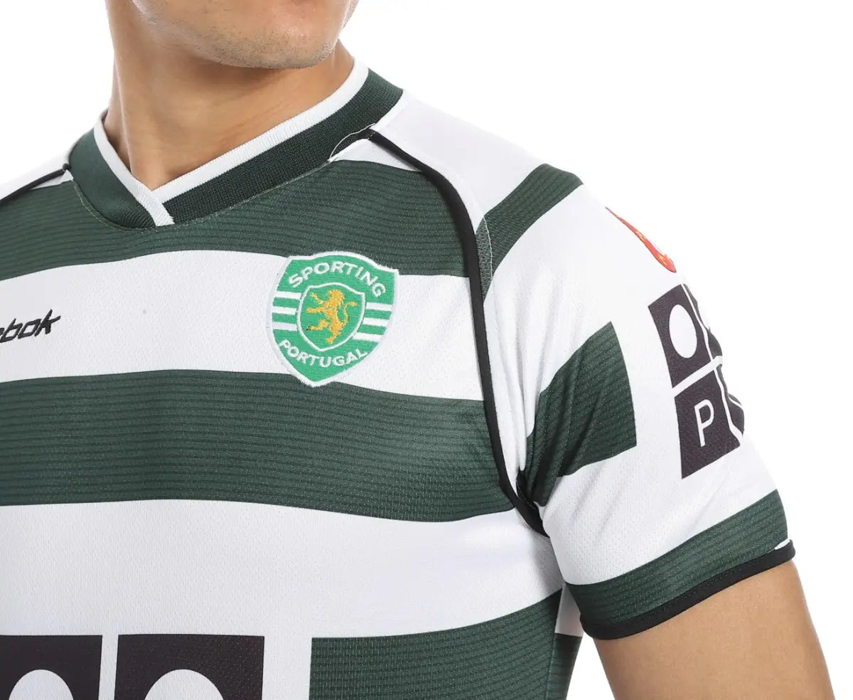 قميص سبورتينج لشبونة الأساسي 2002/03 مع طباعة رونالدو 28