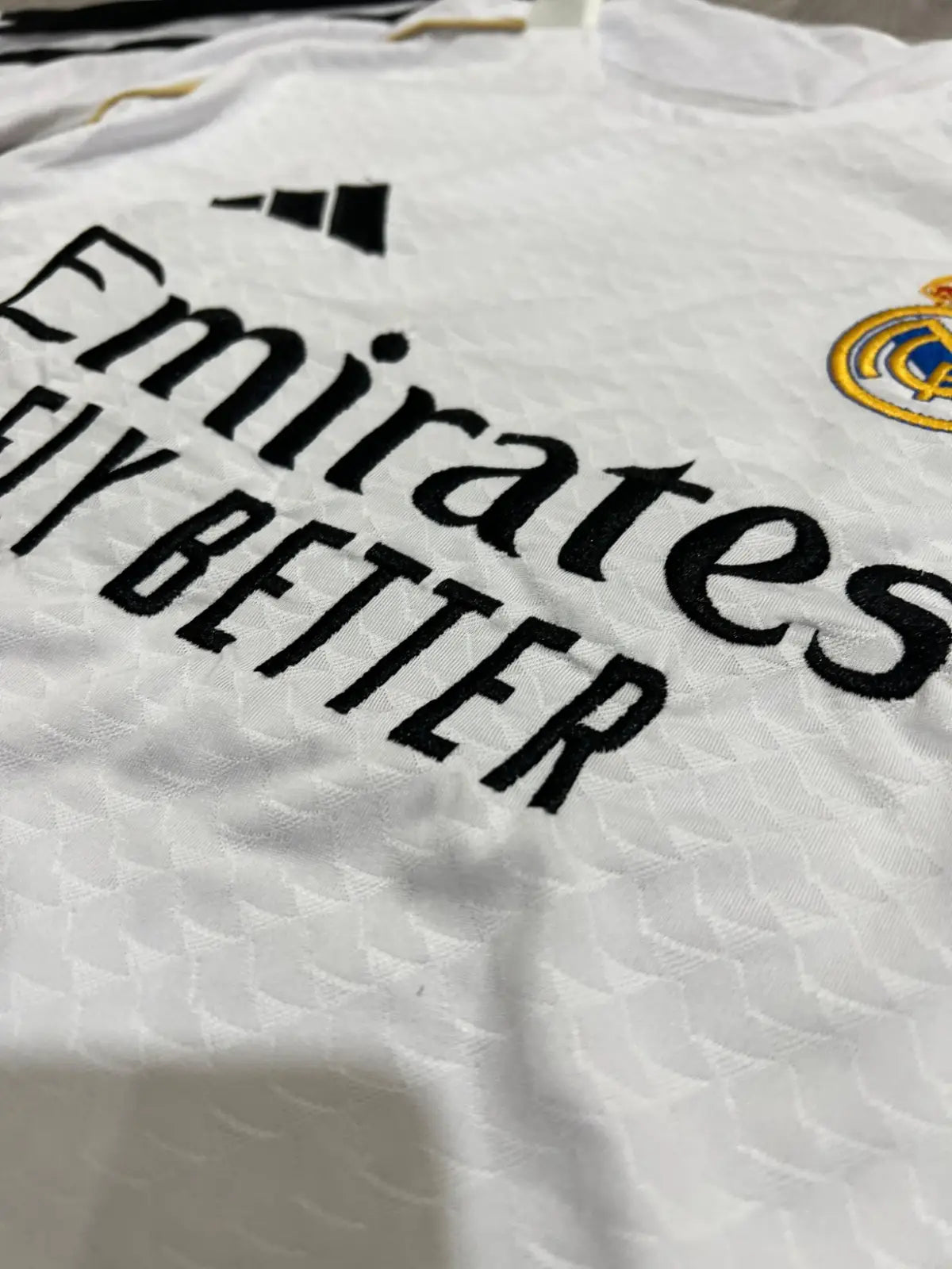 قميص ريال مدريد الأساسي 2025/26