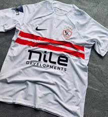 القميص الأساسي لنادي الزمالك لموسم 2025/26، وهو من تصميم شركة نايكي.